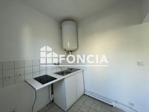 Location Appartement 2 pièces 32 m² - 96 RUE FOURNET Lisieux 14100