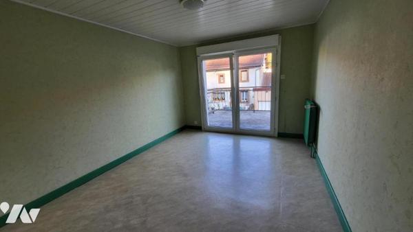 Hérimoncourt, maison mitoyenne quatre pièces avec garage