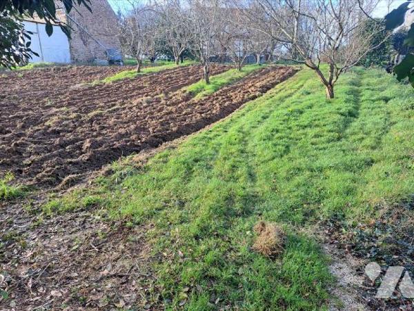 Beau terrain hors lotissement de 618 m² , viabilisation à charge des l 'acquéreur ( électricité...