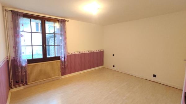 MAISON ANCIENNE AU CENTRE DE NAINTRE