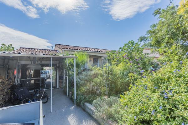 SIGEAN : Charmante maison avec piscine/sauna et garage