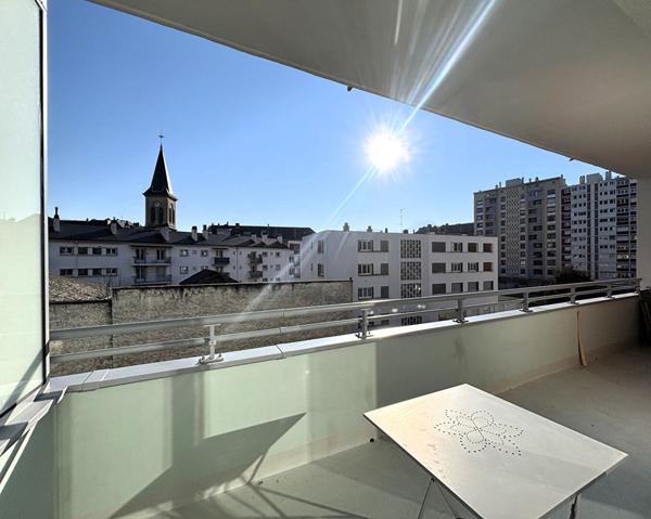 Secteur prisé - Appartement 4 pièces lumineux avec balcons et cave proche centre Chambéry