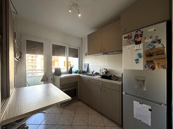 Secteur prisé - Appartement 4 pièces lumineux avec balcons et cave proche centre Chambéry