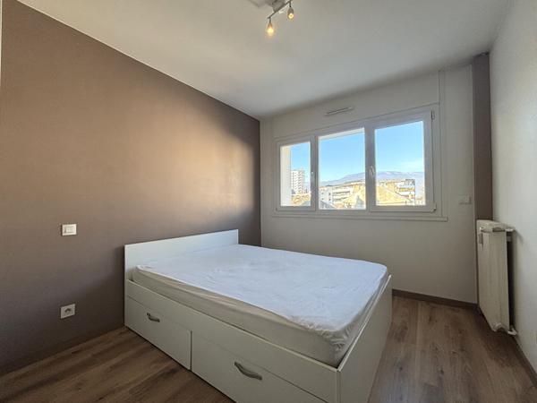 Secteur prisé - Appartement 4 pièces lumineux avec balcons et cave proche centre Chambéry