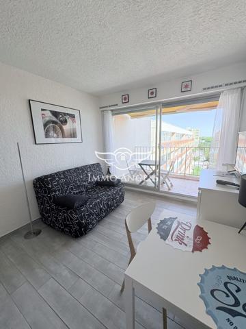 STUDIO MEUBLE EN PARFAIT ETAT AVEC TERRASSE VUE MER
