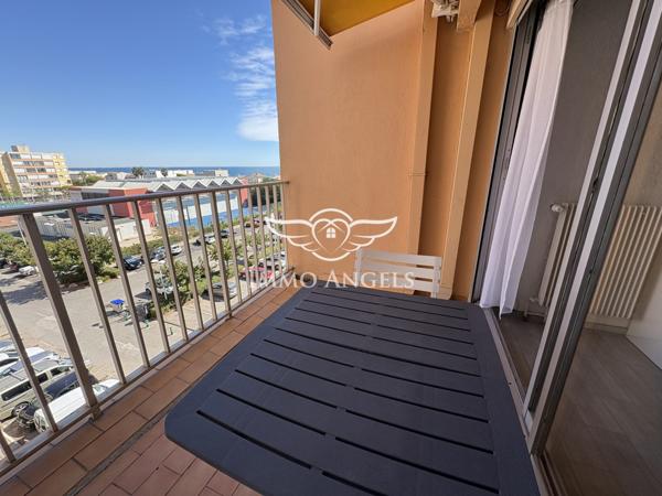 STUDIO MEUBLE EN PARFAIT ETAT AVEC TERRASSE VUE MER