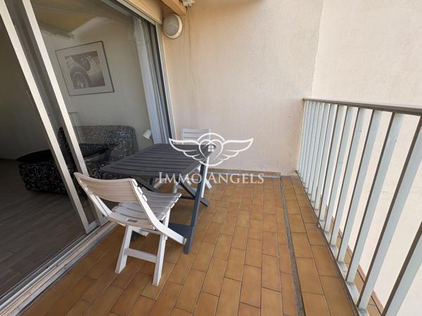 STUDIO MEUBLE EN PARFAIT ETAT AVEC TERRASSE VUE MER