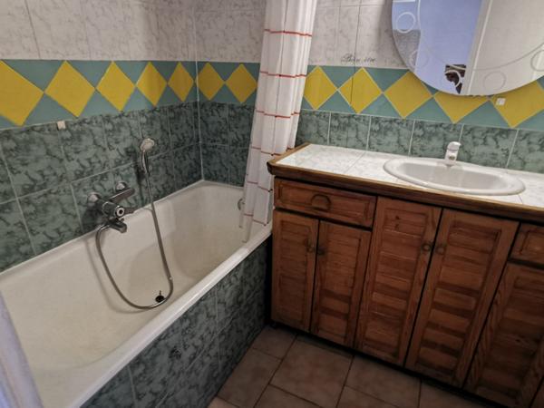 Rians (83560) Maison de village garage et balcon