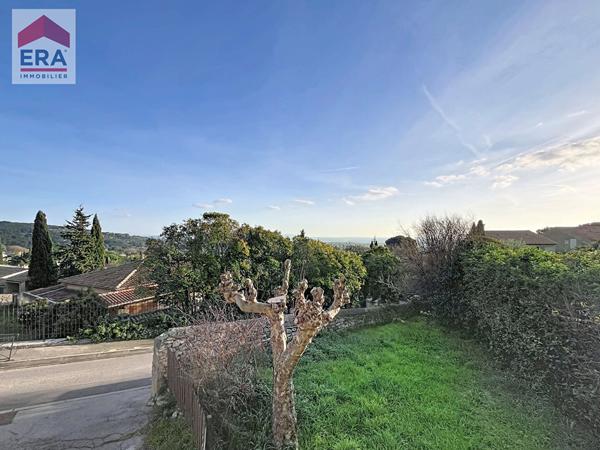 Appartement Eguilles village  4 pièces 93 m² 2 terrasses 1 parking en SS 