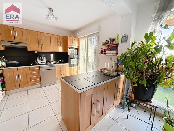 Appartement Eguilles village  4 pièces 93 m² 2 terrasses 1 parking en SS 