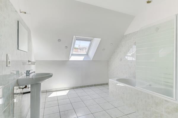 Belle maison de 90 m2 avec 3 chambres, exposition sud-ouest