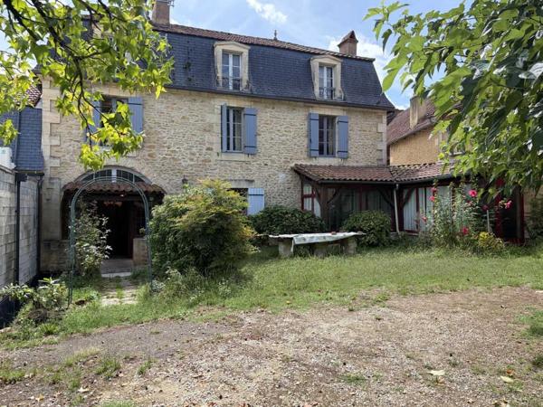 Maison ancienne - Saint-cyprien Demeure de caractère de 235 m², 5 chambres, dépendances et puits, proche des commerces