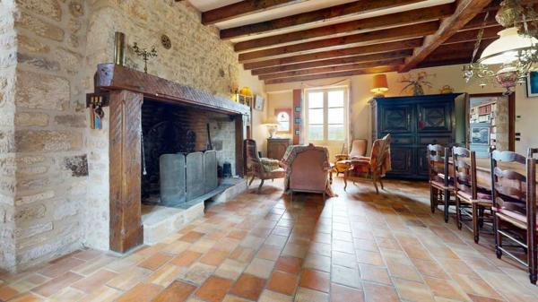 Maison ancienne - Saint-cyprien Demeure de caractère de 235 m², 5 chambres, dépendances et puits, proche des commerces
