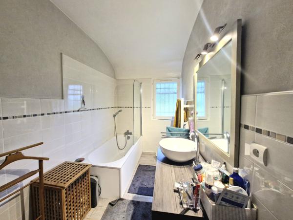 Maison individuelle 8 pièces, 179 m²