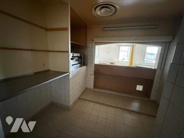 ORBEC LOCAL COMMERCIAL 175 M² PLAIN-PIED CENTRE VILLE