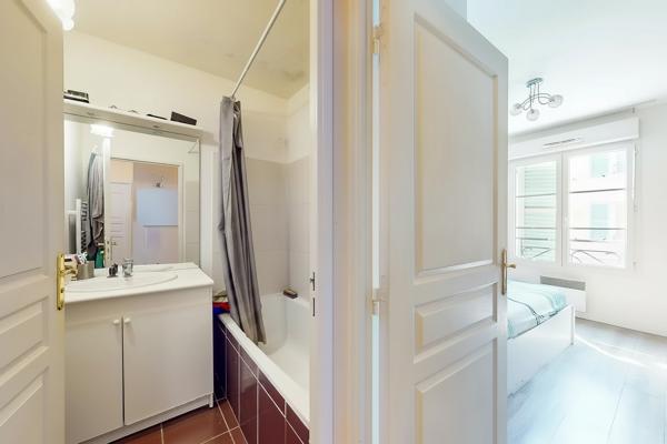 INVESTISSEMENT LOCATIF CLÉ EN MAIN - APPARTEMENT T2 AVEC PARKING - LOCATAIRE EN PLACE