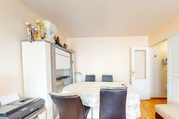 INVESTISSEMENT LOCATIF CLÉ EN MAIN - APPARTEMENT T2 AVEC PARKING - LOCATAIRE EN PLACE