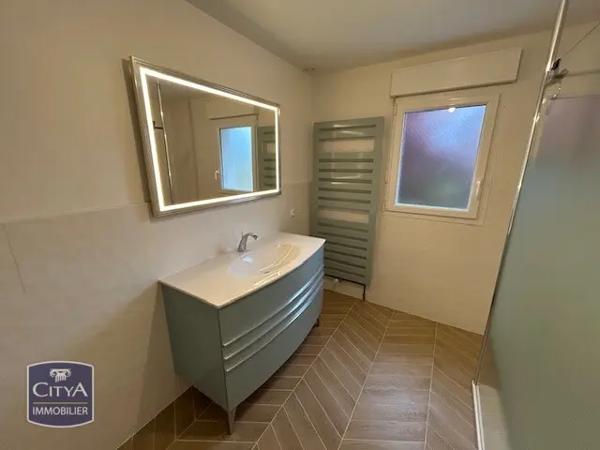 Maison à vendre 8 pièces 240m² Luynes (37230)