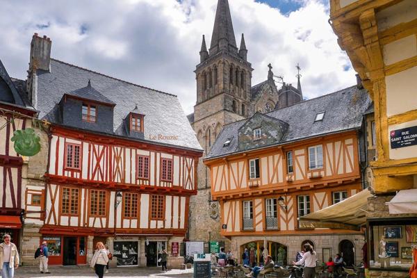 EXCLUSIVITE - BEAU T3 AVEC ASCENSEUR / BALCON /PARKING