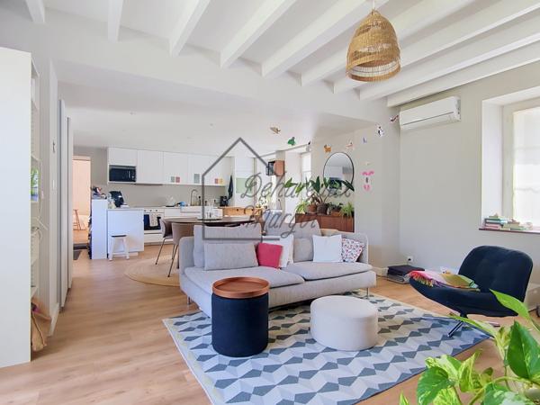 Maison
         5 pièces
        - 115 m² 330 000 € *