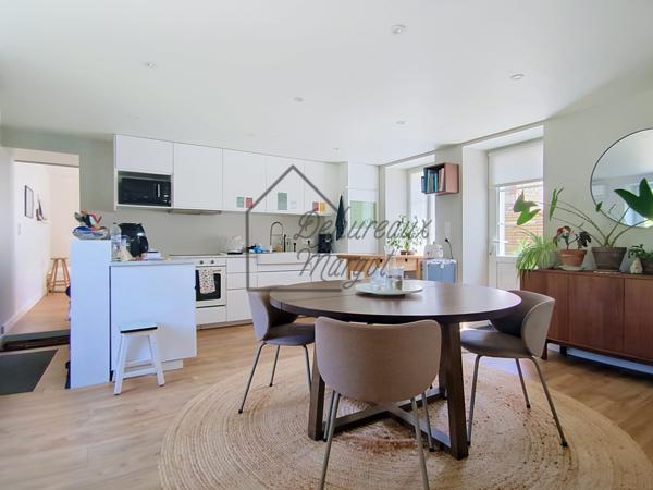 Maison
         5 pièces
        - 115 m² 330 000 € *