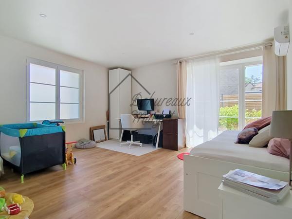 Maison
         5 pièces
        - 115 m² 330 000 € *