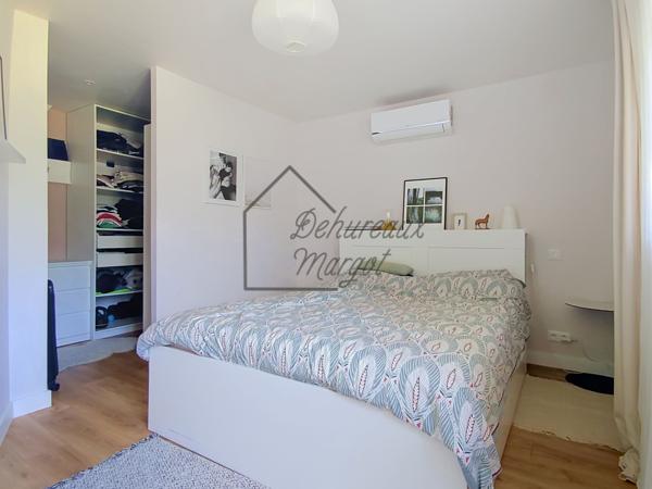 Maison
         5 pièces
        - 115 m² 330 000 € *