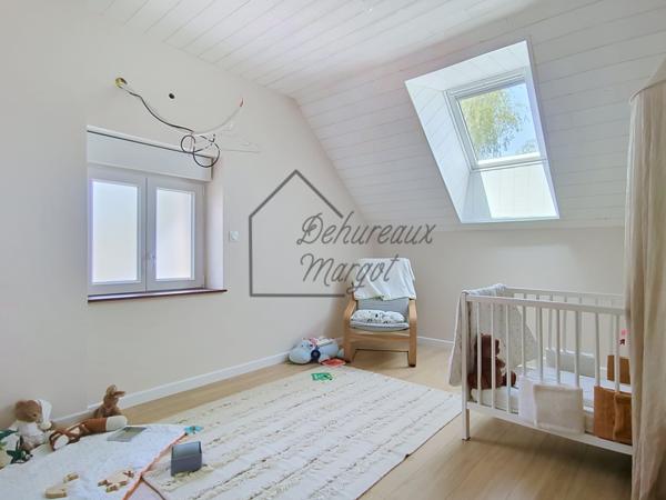 Maison
         5 pièces
        - 115 m² 330 000 € *