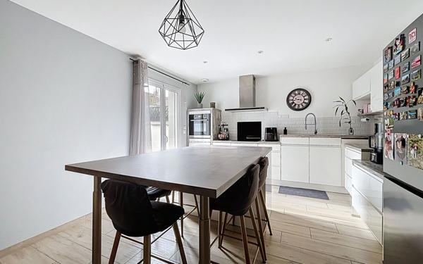 Maison à vendre    4 pièces •  Châteauneuf-sur-Isère