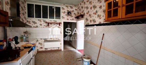 Sa structure solide et son charme d'antan offrent une base parfaite pour créer un cocon à votre image. Avec un peu d'imagination et des travaux, cette maison a tout pour devenir un véritable bijou.