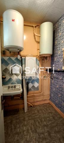 Sa structure solide et son charme d'antan offrent une base parfaite pour créer un cocon à votre image. Avec un peu d'imagination et des travaux, cette maison a tout pour devenir un véritable bijou.