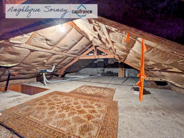 # Maison familiale de 88 m² avec terrasse, grenier aménageable et beau potentiel – Chapelle-Voland