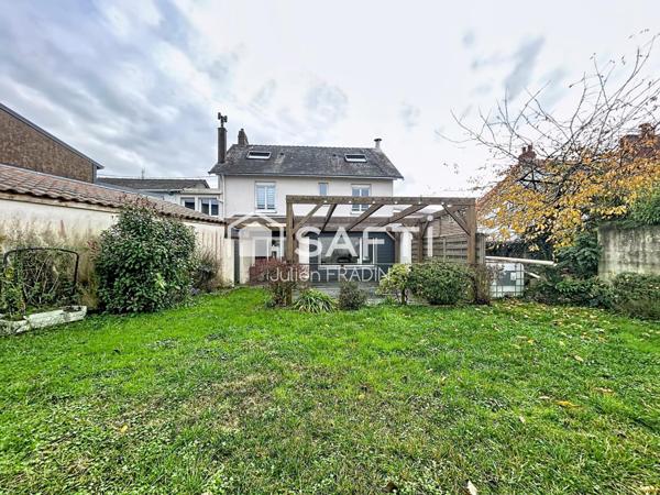 Rare sur le marché ! Maison de 116 m², 4 chambres avec un plateau de 150 m² exploitable en rez-de chaussée !