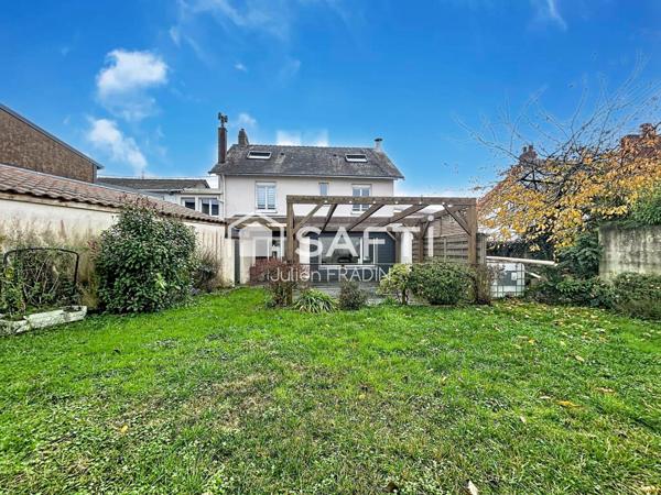 Rare sur le marché ! Maison de 116 m², 4 chambres avec un plateau de 150 m² exploitable en rez-de chaussée !