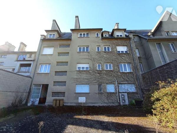 Centre-ville de CONDE - Investissement locatif. 
Immeuble en monopropriété, libre de toute loc...