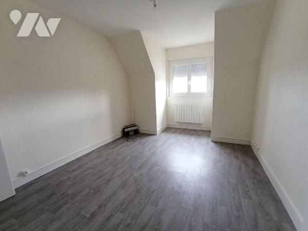 Centre-ville de CONDE - Investissement locatif. 
Immeuble en monopropriété, libre de toute loc...