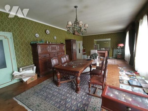 Centre-ville de CONDE - Investissement locatif. 
Immeuble en monopropriété, libre de toute loc...