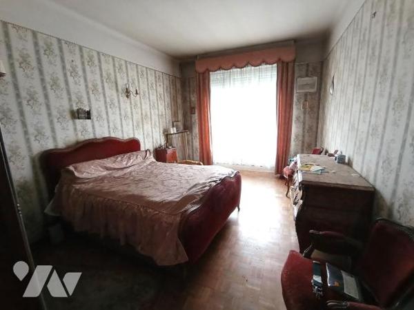 Centre-ville de CONDE - Investissement locatif. 
Immeuble en monopropriété, libre de toute loc...