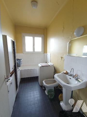 Centre-ville de CONDE - Investissement locatif. 
Immeuble en monopropriété, libre de toute loc...