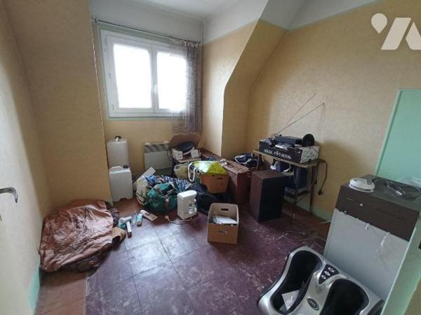 Centre-ville de CONDE - Investissement locatif. 
Immeuble en monopropriété, libre de toute loc...