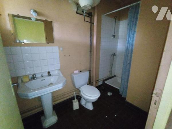 Centre-ville de CONDE - Investissement locatif. 
Immeuble en monopropriété, libre de toute loc...