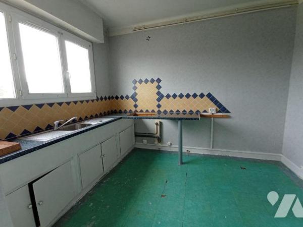 Centre-ville de CONDE - Investissement locatif. 
Immeuble en monopropriété, libre de toute loc...