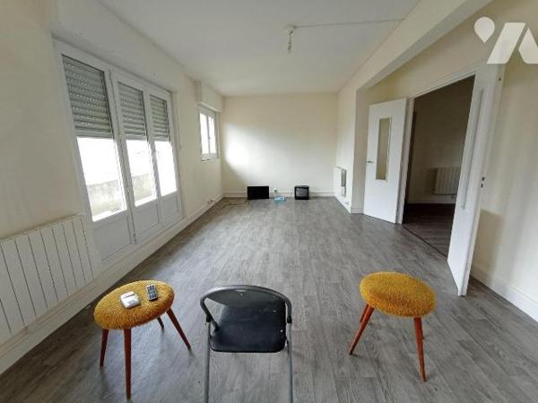 Centre-ville de CONDE - Investissement locatif. 
Immeuble en monopropriété, libre de toute loc...