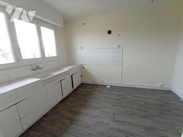 Centre-ville de CONDE - Investissement locatif. 
Immeuble en monopropriété, libre de toute loc...