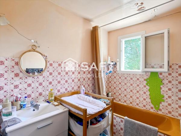 Maison individuelle R+1 des années 70, rénovée.