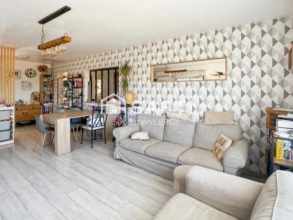 Maison individuelle R+1 des années 70, rénovée.