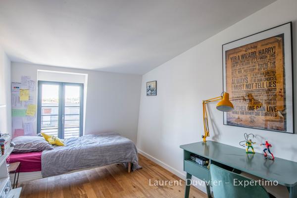 Suresnes (92150) Duplex unique alliant le charme de l’ancien avec le confort d’une construction récente le tout avec jardin!