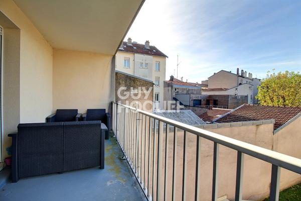 Appartement avec deux chambres une terrasse et parking à NANCY Faubourg Des Trois maisons