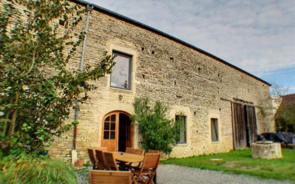 Maison à vendre    4 pièces •  Montceau-et-Écharnant