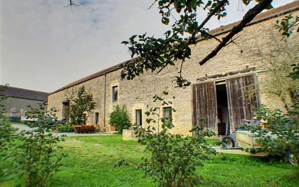 Maison à vendre    4 pièces •  Montceau-et-Écharnant